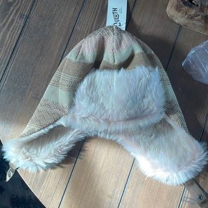 Duluth Trading hat and gloves